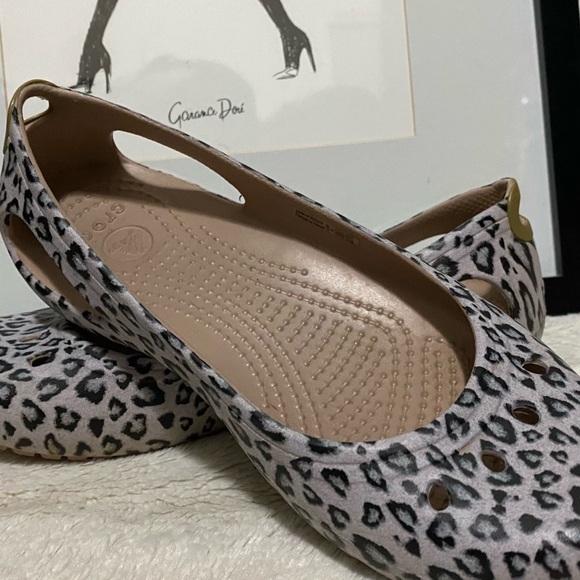 Womens Crocs - Picture 2 of 3